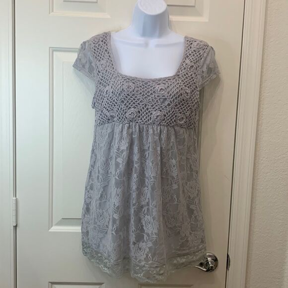 Solitaire Tops - Solitaire Gray Square Neck Flutter Sleeves Crotchet Lace Floral Lined Blouse New